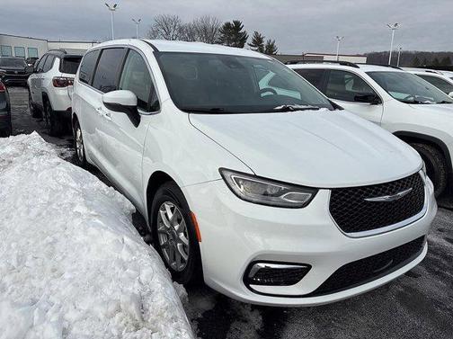 2023 Chrysler Pacifica Touring-L