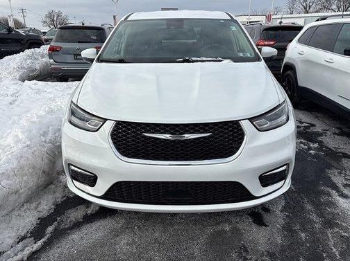 2023 Chrysler Pacifica Touring-L