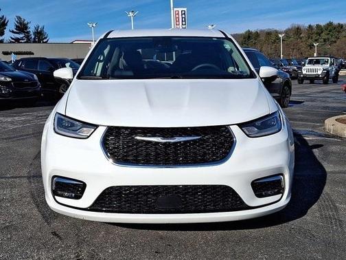 2023 Chrysler Pacifica Touring-L