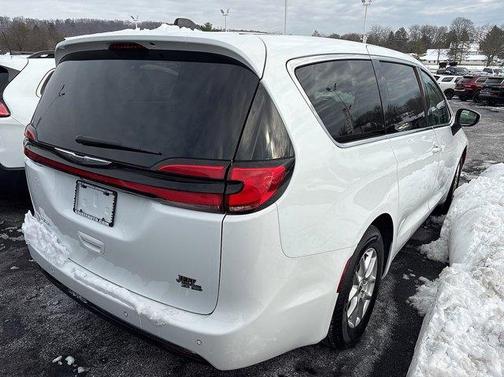 2023 Chrysler Pacifica Touring-L