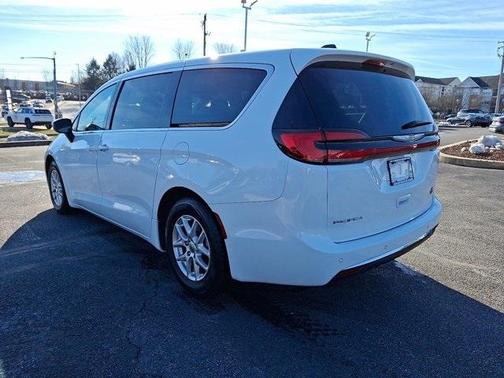 2023 Chrysler Pacifica Touring-L