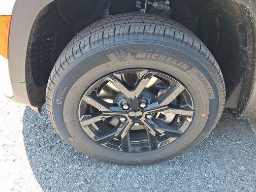 Silver Zynith 2026 Jeep Grand Cherokee L Laredo
