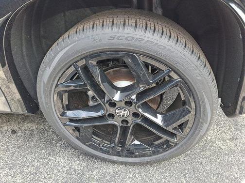 Platinum Gray Metallic 2026 Volkswagen Tiguan 2.0T SE R-Line Black