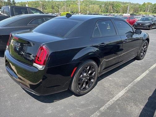 2020 Chrysler 300 Touring