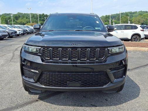Diamond Black 2024 Jeep Grand Cherokee Laredo