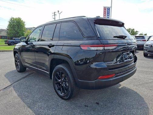 Diamond Black 2024 Jeep Grand Cherokee Laredo