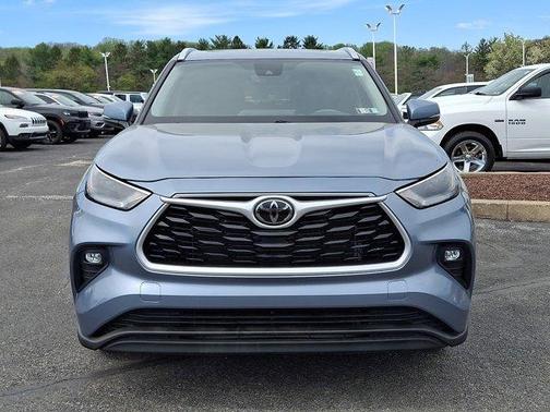 Celestial Silver Metallic 2024 Toyota Highlander XLE