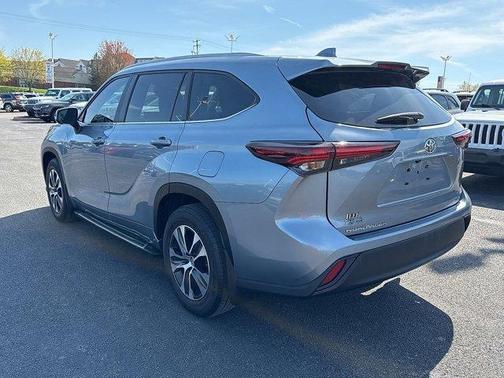 Celestial Silver Metallic 2024 Toyota Highlander XLE