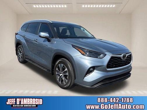 Celestial Silver Metallic 2024 Toyota Highlander XLE