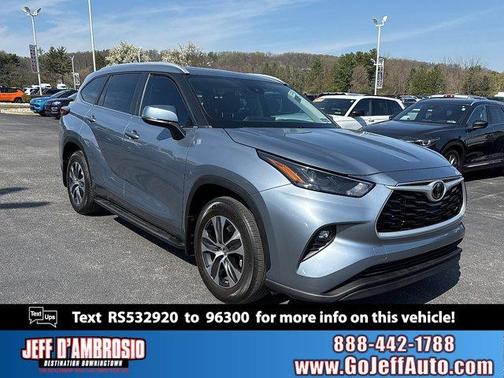 Celestial Silver Metallic 2024 Toyota Highlander XLE