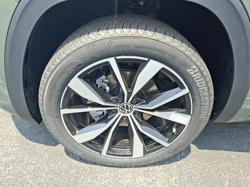 2025 Volkswagen Atlas 2.0T SEL Premium R-Line
