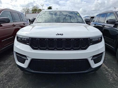 2025 Jeep Grand Cherokee Laredo