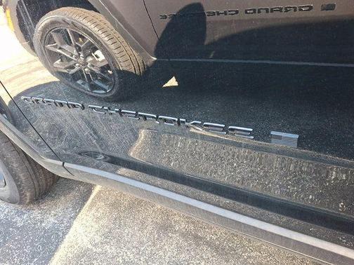 2026 Jeep Grand Cherokee Laredo