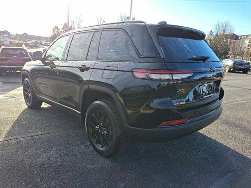 2024 Jeep Grand Cherokee Laredo