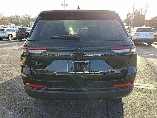 2024 Jeep Grand Cherokee Laredo