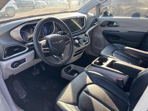 2023 Chrysler Pacifica Touring-L