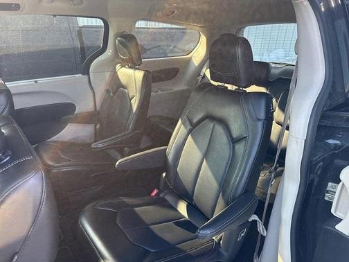 2023 Chrysler Pacifica Touring-L