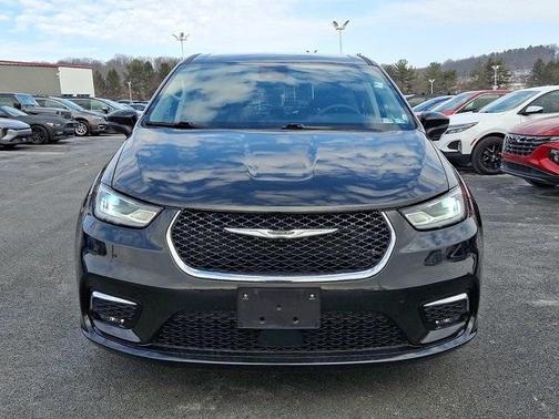 2023 Chrysler Pacifica Touring-L