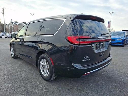 2023 Chrysler Pacifica Touring-L