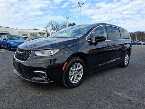 2023 Chrysler Pacifica Touring-L