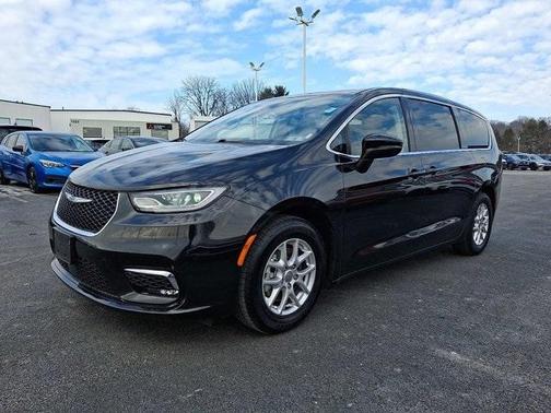 2023 Chrysler Pacifica Touring-L