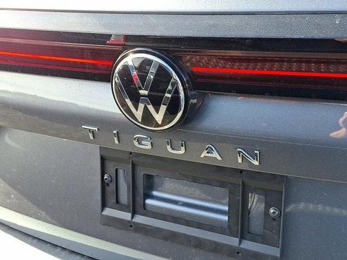2025 Volkswagen Tiguan 2.0T SE