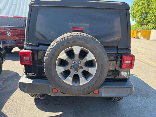 Black Clearcoat 2018 Jeep Wrangler Unlimited Sahara