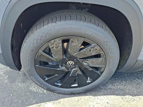 Pure Gray 2026 Volkswagen Atlas 2.0T SE W/TECHNOLOGY