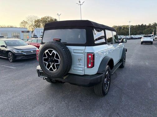 Cactus Green / Gray 2024 Ford Bronco Outer Banks