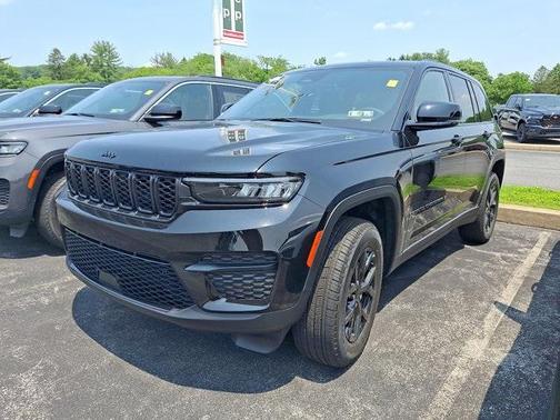 2025 Jeep Grand Cherokee Laredo