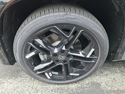 2025 Volkswagen Tiguan 2.0T SE R-Line Black