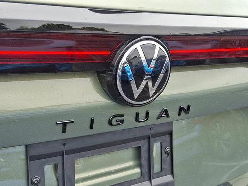 2025 Volkswagen Tiguan 2.0T SE R-Line Black
