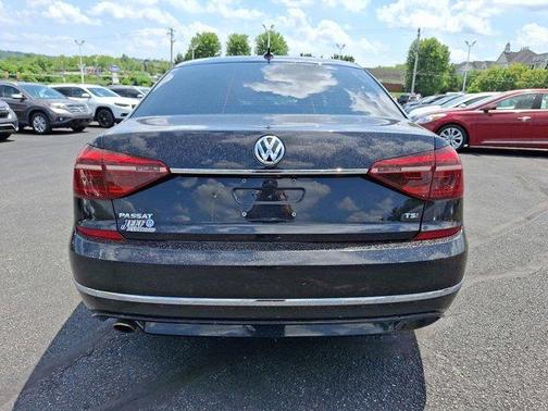 2017 Volkswagen Passat 1.8T R-Line