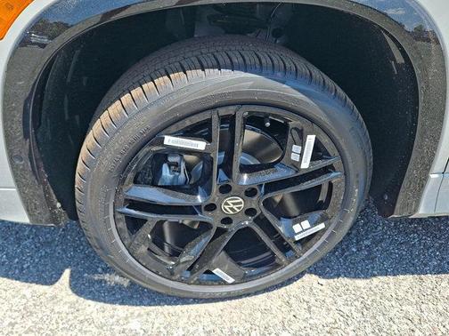 Sandstone 2026 Volkswagen Tiguan 2.0T SE R-Line Black