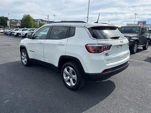 White Clearcoat 2019 Jeep Compass Latitude