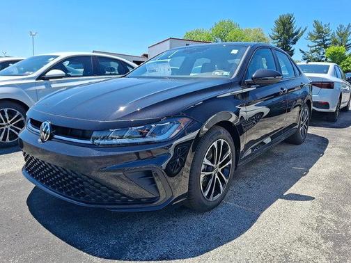 Deep Black Pearl 2026 Volkswagen Jetta 1.5T Sport