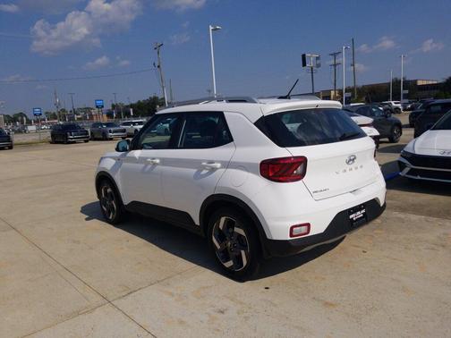 2024 Hyundai VENUE SEL