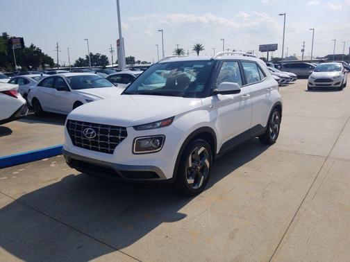 2024 Hyundai VENUE SEL
