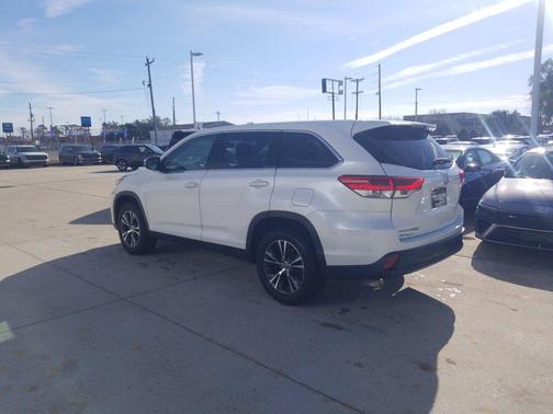 2019 Toyota Highlander LE I4