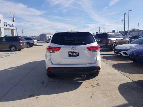 2019 Toyota Highlander LE I4