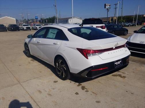 2025 Hyundai ELANTRA Limited