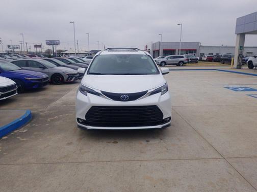 2025 Toyota Sienna XLE