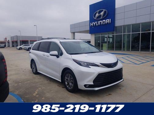 2025 Toyota Sienna XLE