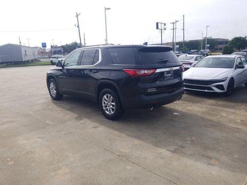 Mosaic Black Metallic 2021 Chevrolet Traverse LS