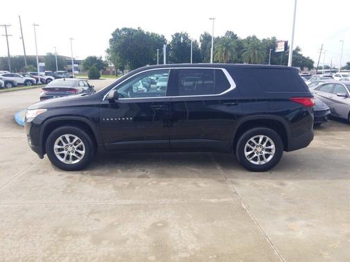 Mosaic Black Metallic 2021 Chevrolet Traverse LS