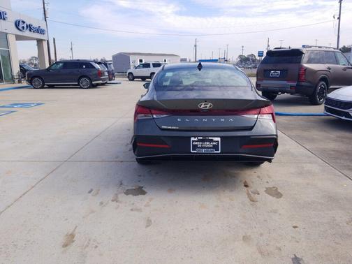 Amazon Gray 2026 Hyundai ELANTRA SE