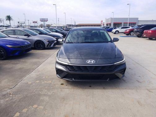 Amazon Gray 2026 Hyundai ELANTRA SE