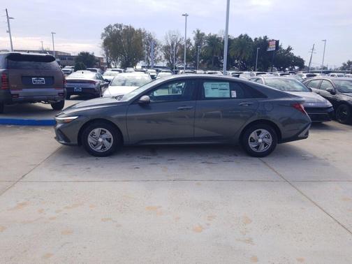 Amazon Gray 2026 Hyundai ELANTRA SE