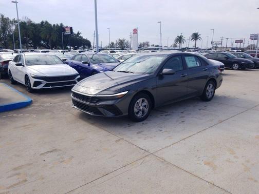 Amazon Gray 2026 Hyundai ELANTRA SE