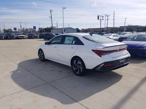 2025 Hyundai ELANTRA HEV SEL Sport